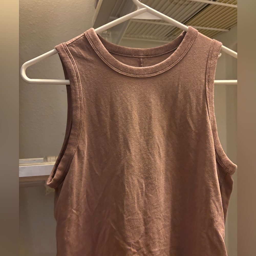 Lulu lemon cropped tank top size 2. #workout # lulu lemon